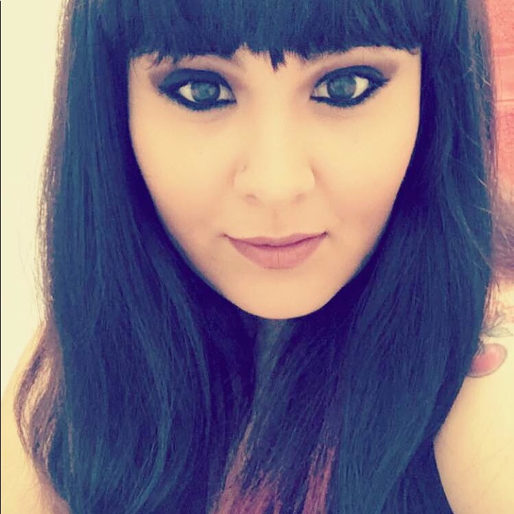Meet your Posher, Angie
